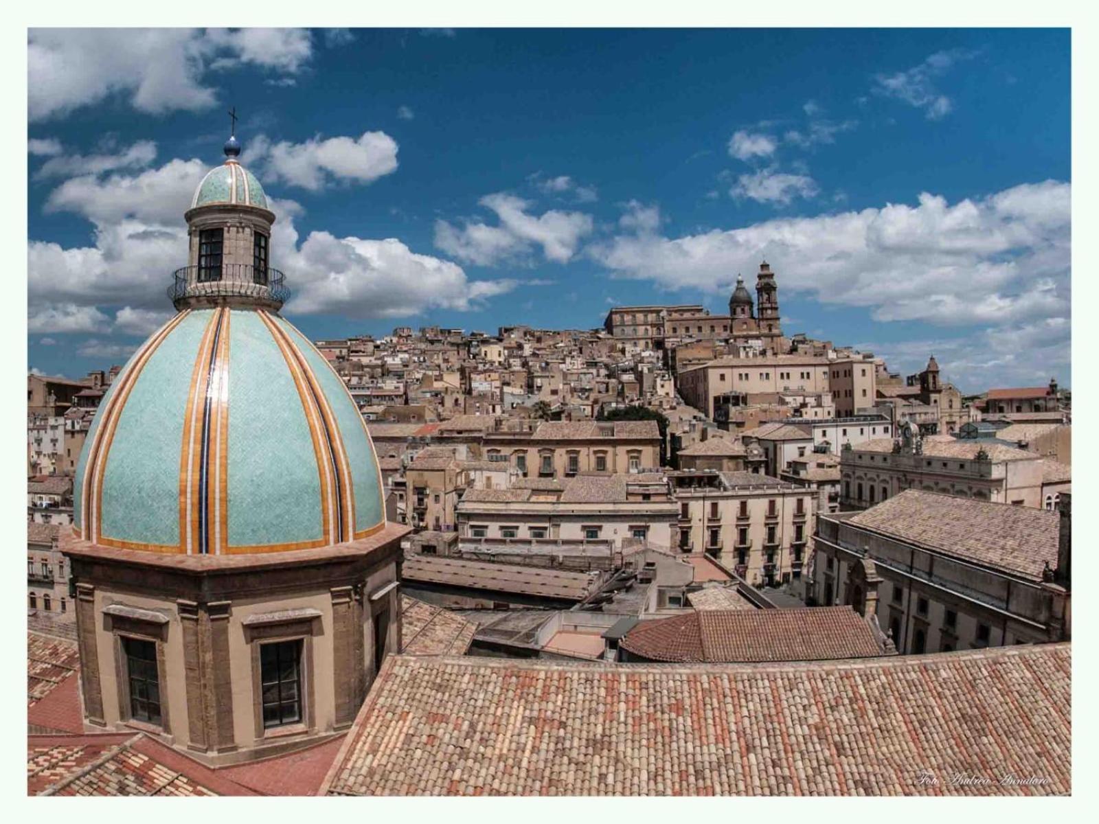 Al Quarantuno Lägenhet Caltagirone Exteriör bild
